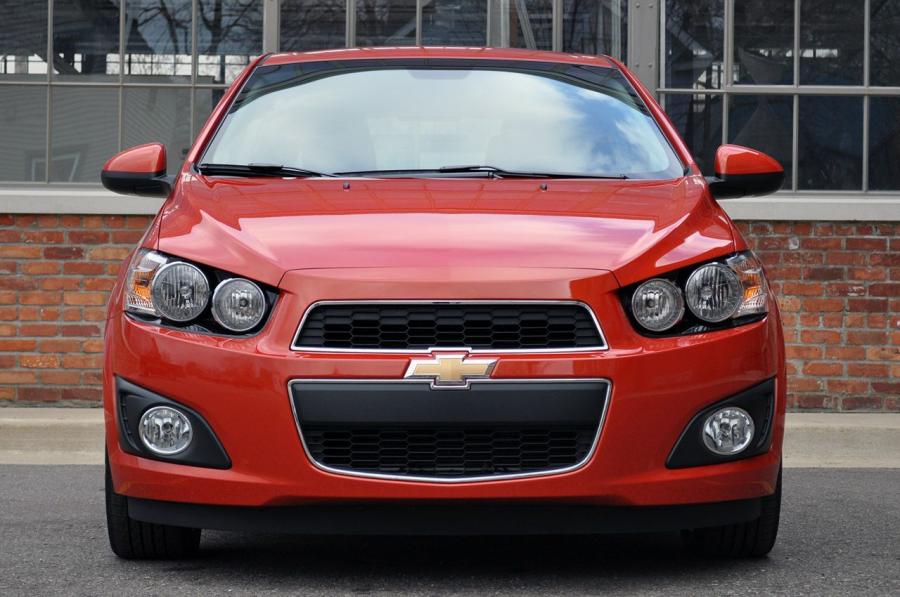  Chevrolet Sonic LTZ 2012 года  (фото 6 из 48)
